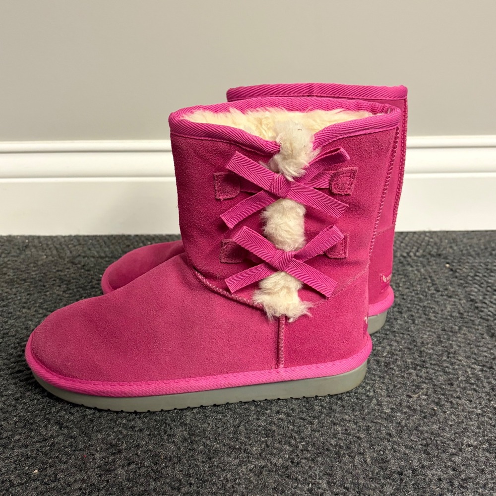 Koolaburra by UGG Victoria Short Pink Suede Bow Boots Mens 5 Womens 7